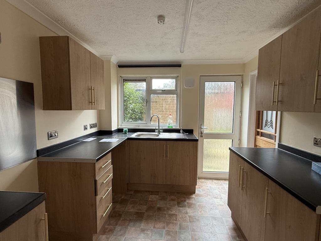 Lot: 89 - HOUSE IN NEED OF IMPROVEMENT - Kitchen in House in Need of Improvement